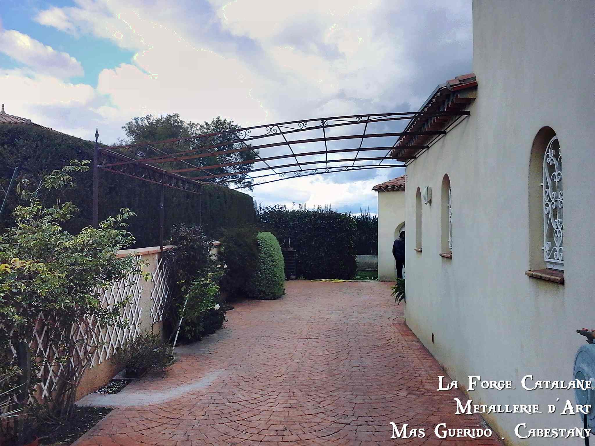 pergola frise volutes antirouille forge catalane (2).jpg